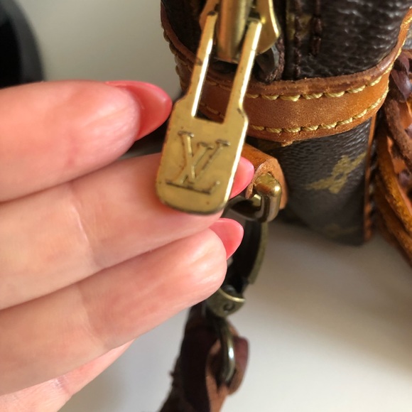 LOUIS VUITTON CROSSBODY - Picture 7 of 11